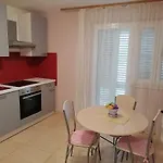Thea Apartman *