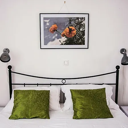 Thea Apartment *